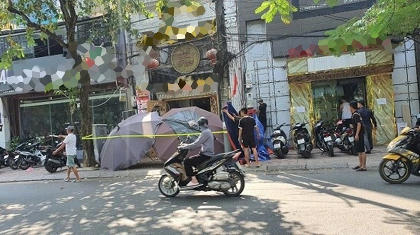 Hiện trường được che chắn. Ảnh: Lao động