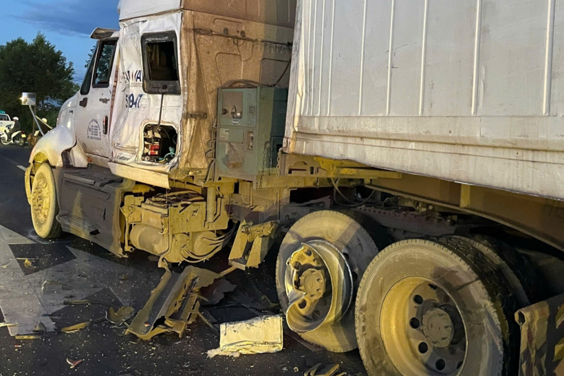 Xe đầu kéo do tài xế Lê Thanh Tâm điều khiển bị hư hỏng nặng.