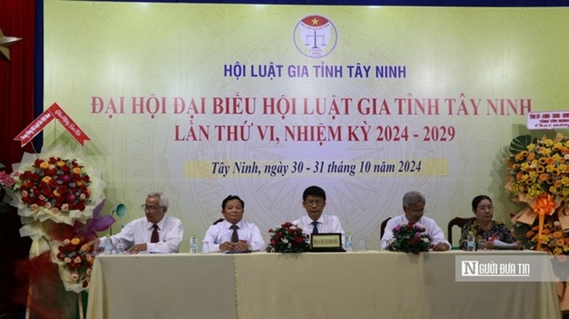 Đoàn Chủ tịch điều hành tại đại hội.