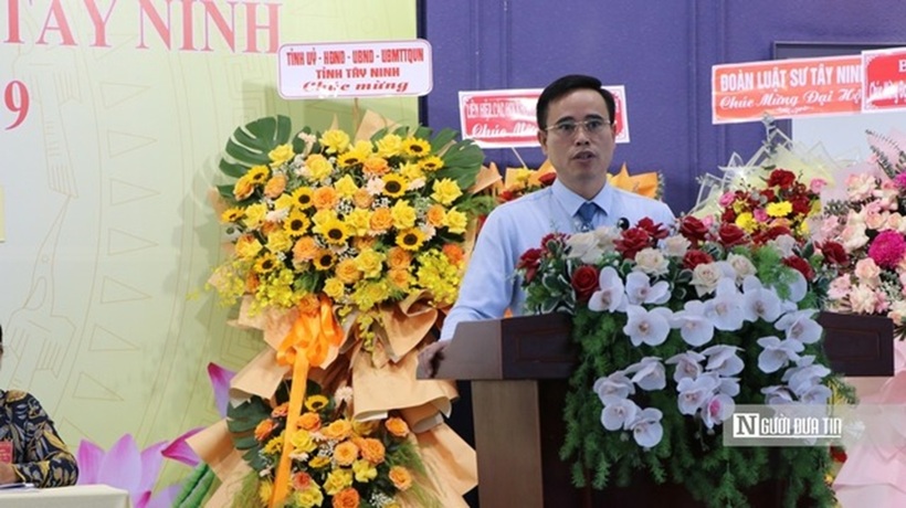 Ông Trần Đức Long, Phó Chủ tịch Hội Luật gia Việt Nam phát biểu tại đại hội.