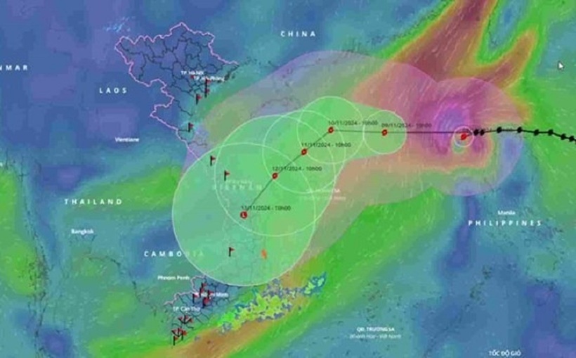 Bão Yinxing giật cấp 17 đang "quần thảo" Biển Đông, sẽ đổ bộ vào đâu?. Ảnh: Lao động