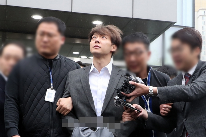 Yoochun nhận mức án 2 năm tù treo vì dùng chất cấm.