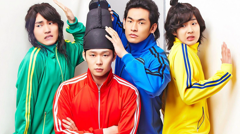 Park Yoo Chun (áo đỏ) đóng chính trong Rooftop Prince (Hoàng tử gác mái) - Ảnh: SBS