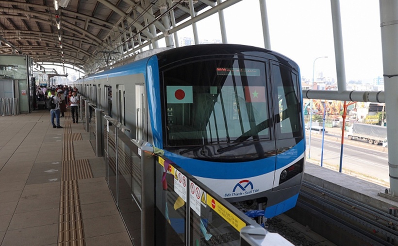 Tàu Metro số 1 trong lần chạy thử chuẩn bị vận hành thương mại. (Ảnh: VNE)