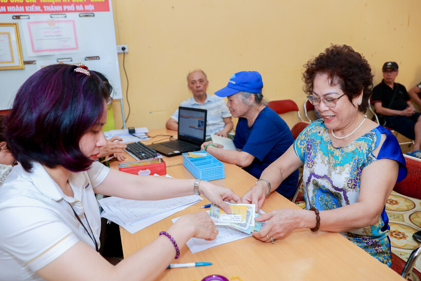 Lương hưu liên tiếp được điều chỉnh, đảm bảo mức sống cho người lao động khi về già. (Ảnh: VietnamNet)