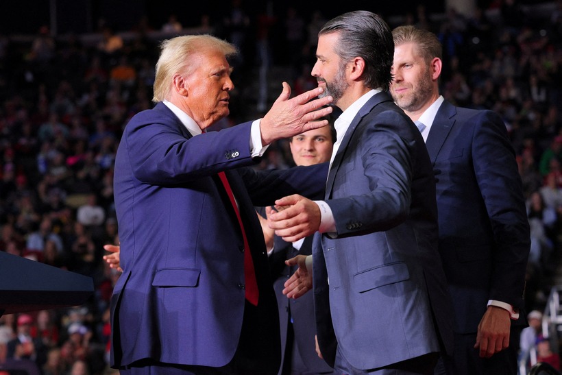 Con trai cả Donald Trump Jr. đứng sau nhiều quyết định nội các của Tổng thống đắc cử Mỹ Donald Trump. Ảnh: Reuters