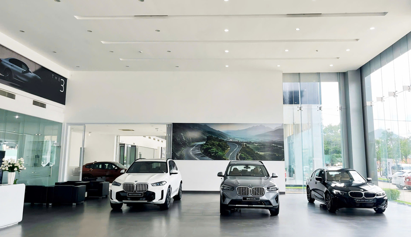 Các dòng xe BMW được trưng bày tại Showroom Xe Du lịch Quy Nhơn