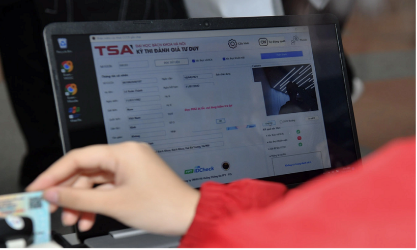 Nhà trường sử dụng công nghệ check-in tự động theo thẻ căn cước công dân để tránh thi hộ.