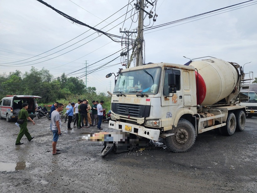 Tai nạn giao thông trên đường Võ Chí Công, cô gái trẻ tử vong thương tâm. Ảnh: Tuổi Trẻ