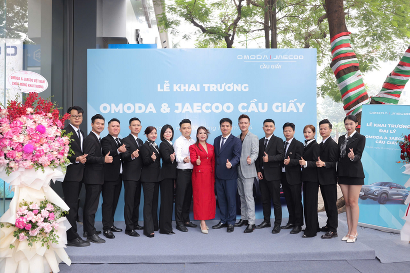 Ban lãnh đạo, nhân viên showroom Omoda & Jaecoo Cầu Giấy