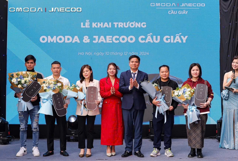 Omoda & Jaecoo Cầu Giấy cũng đã trao xe cho những khách hàng đầu tiên