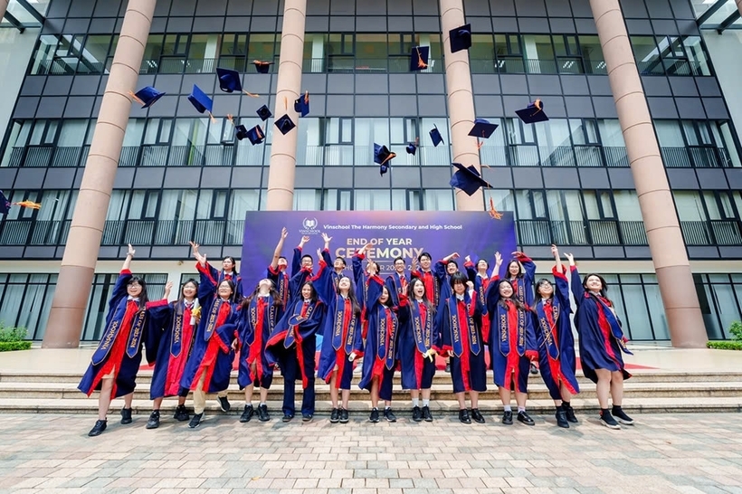 Vinschool luôn lấy học sinh làm trung tâm, 100% giáo viên nước ngoài tại Vinschool có bằng cấp sư phạm và kinh nghiệm giảng dạy quốc tế, được đào tạo về phương pháp giảng dạy chương trình Cambridge.