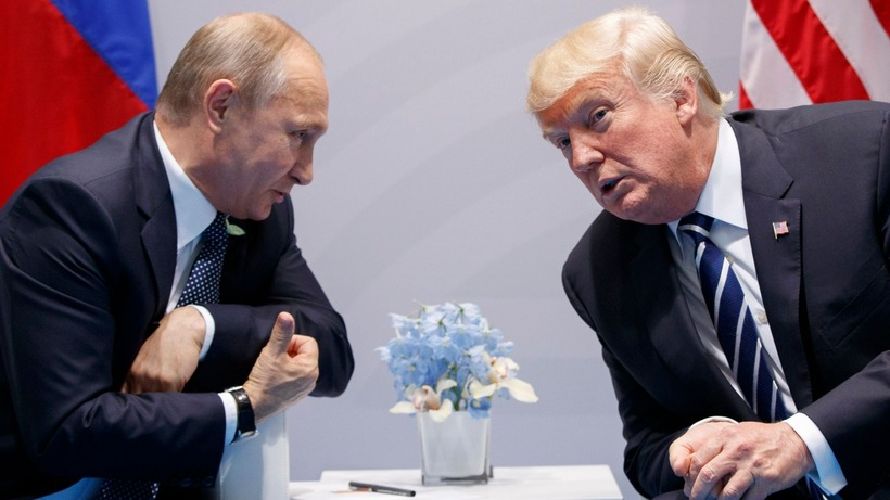 Tổng thống đắc cử Mỹ Donald Trump cho biết sẽ nói chuyện với cả Tổng thống Nga Vladimir Putin. Ảnh: Newsweek