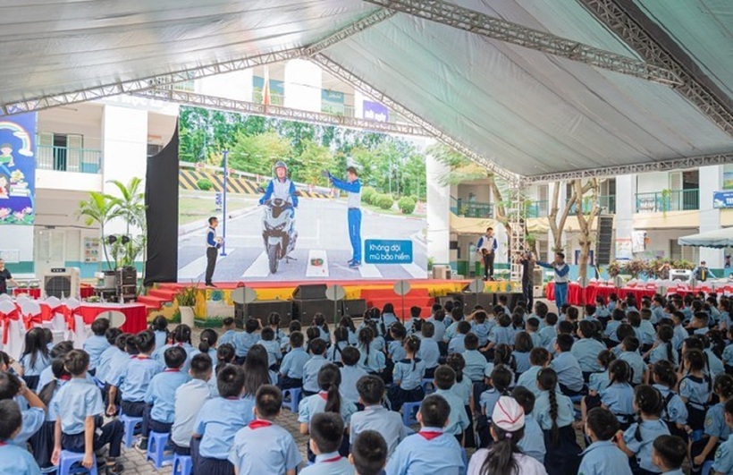 Đào tạo kiến thức an toàn giao thông cho các em học sinh