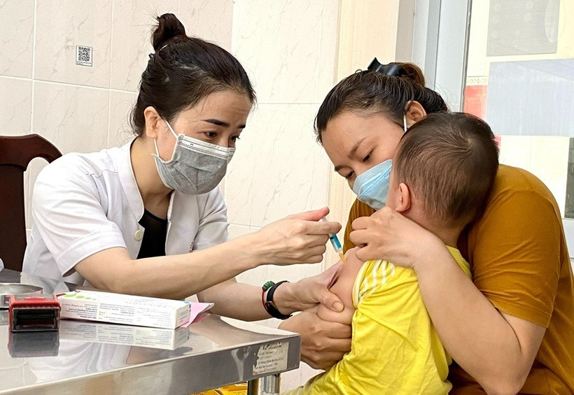 Trẻ được tiêm vaccine phòng bệnh do não mô cầu tại Trung tâm Kiểm soát bệnh tật tỉnh. Ảnh: CDC Đồng Nai.