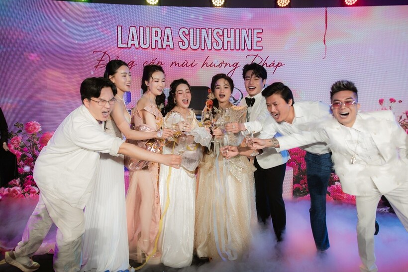 Diễn viên Nhật Kim Anh rạng rỡ trong sự kiện ra mắt bộ sưu tập nước hoa Laura Sunshine.