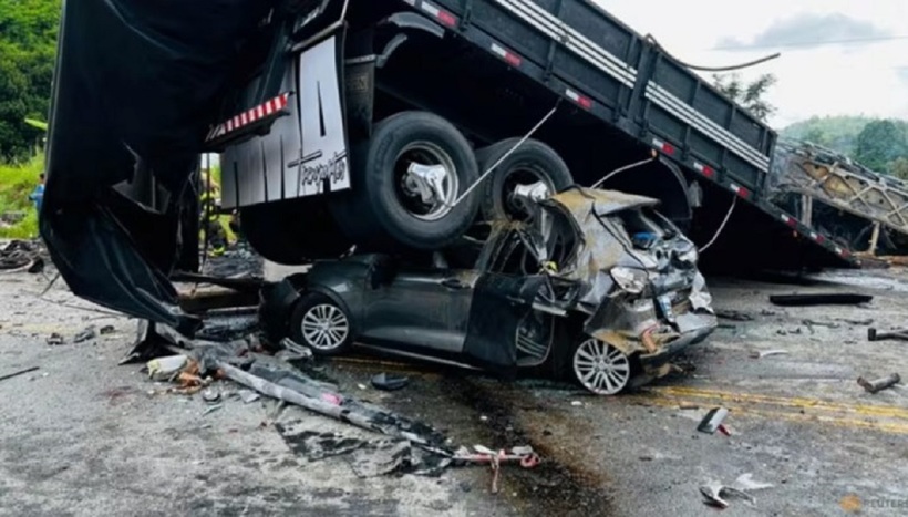 Hiện trường vụ tai nạn hôm 21/12 ở Brazil. Ảnh: Reuters)