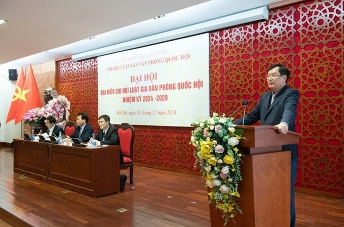 TS. Trần Công Phàn - Phó Bí thư Đảng đoàn, Phó Chủ tịch, Tổng Thư ký Hội Luật gia Việt Nam phát biểu chỉ đạo tại Đại hội.