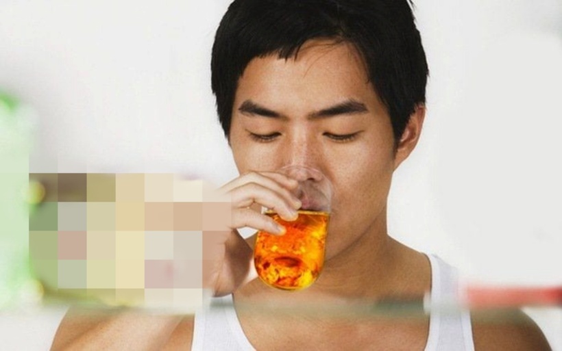 Nước tăng lực có hàm lượng caffein cao, dẫn tới một số tình trạng bất lợi cho sức khỏe như đau thắt ngực, rối loạn nhịp tim, thậm chí đột tử. Ảnh minh họa