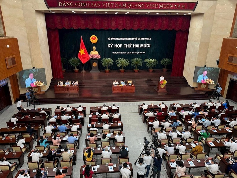 HĐND TP khẩn trương, kịp thời ban hành các chính sách triển khai các Nghị quyết và các Quy định của Trung ương vào cuộc sống thực tiễn của TP. (Ảnh: hcmcpv.org.vn)