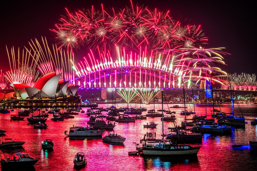Pháo hoa rực sáng trên bầu trời Nhà hát Sydney, Australia. (Ảnh: Reuters)