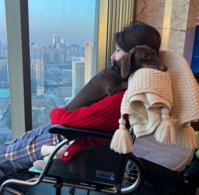 Một số hình ảnh của nữ diễn viên trong quá trình điều trị.