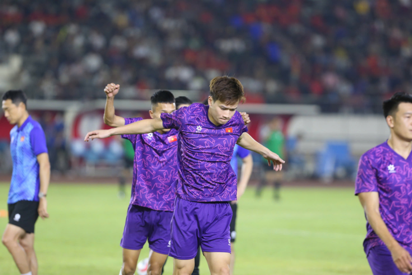 Không dễ đoán HLV Kim Sang-sik sẽ tung ra đội hình nào trong trận đấu lượt đi trước tuyển Việt Nam.