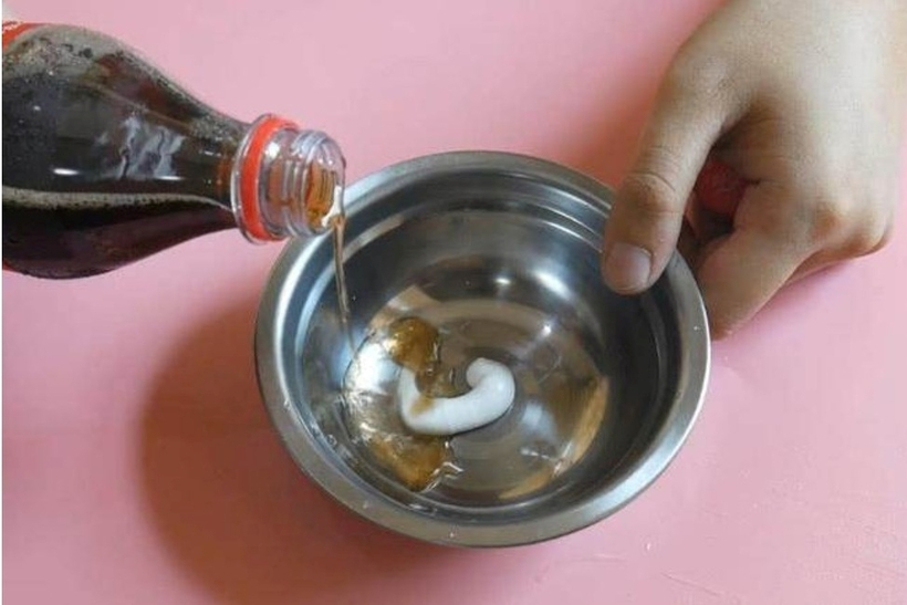 Hòa kem đánh răng với nước ngọt sự mang lại những hiệu quả bất ngờ