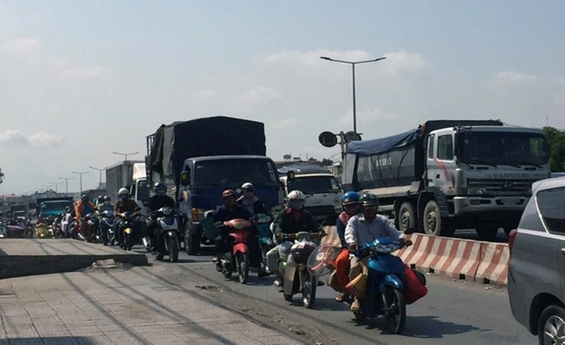 Quốc lộ 51 thường xuyên ùn ứ. (Ảnh: Người lao động)