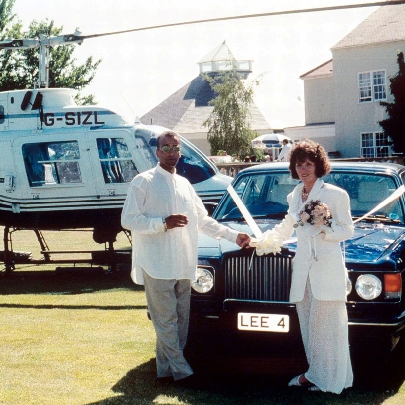 Lee Ryan mua nhiều tài sản giá trị sau khi trúng số. Ảnh: Mirror