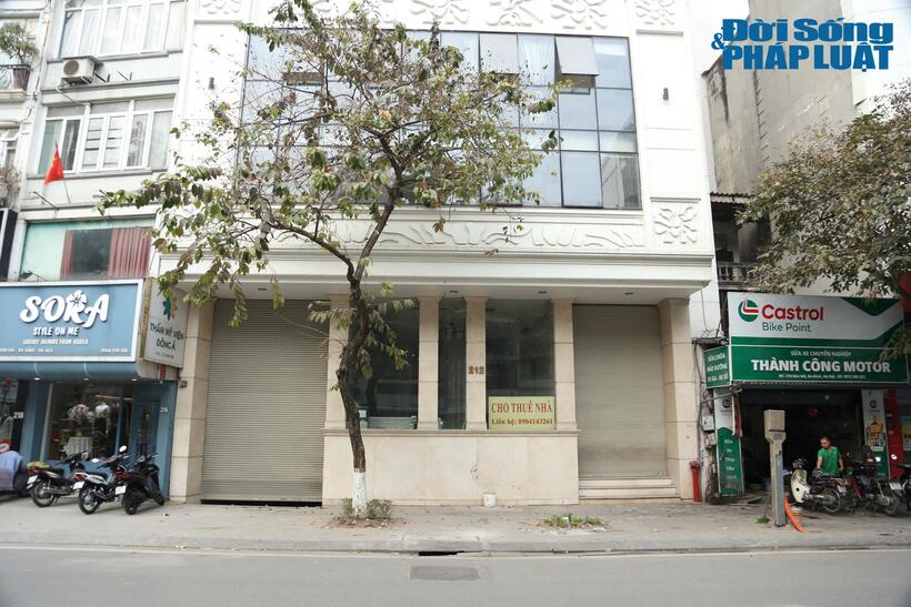 Mặt bằng số 212 Kim Mã trước đây từng được cho thuê là thẩm mỹ viện, hiện vẫn chưa có khách thuê.