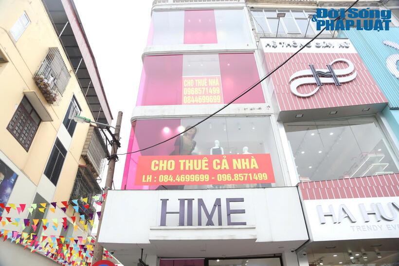 Chia sẻ với PV, một chủ sở hữu nhà tại phố Chùa Bộc cho biết hiện đang tìm khách cho thuê với mức giá khoảng 100 triệu đồng/tháng, song sẵn sàng giảm giá khoảng 20% để nhanh chóng tìm được khách thuê.