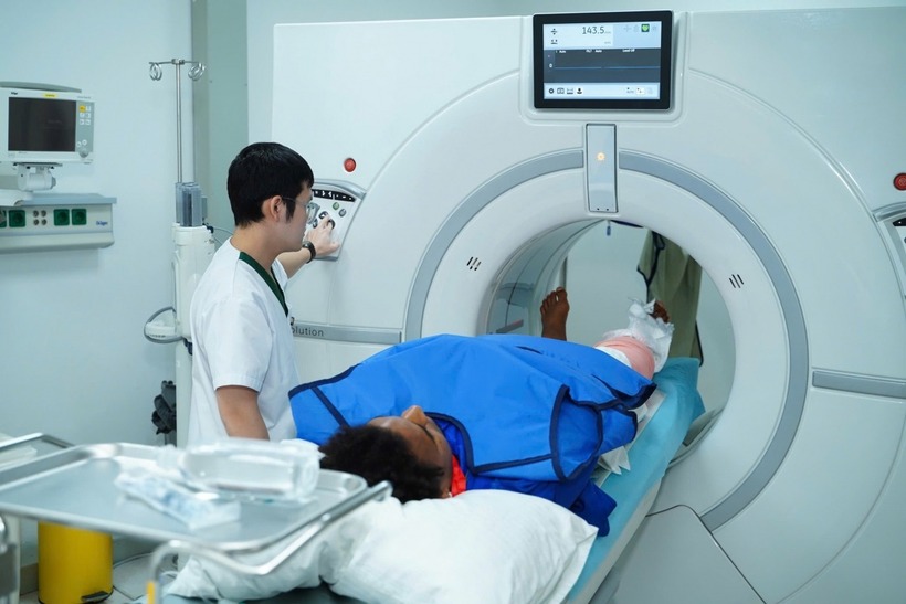 Chấn thương của Nguyễn Xuân Son nghiêm trọng hơn ghi nhận ban đầu. Ảnh: VOV