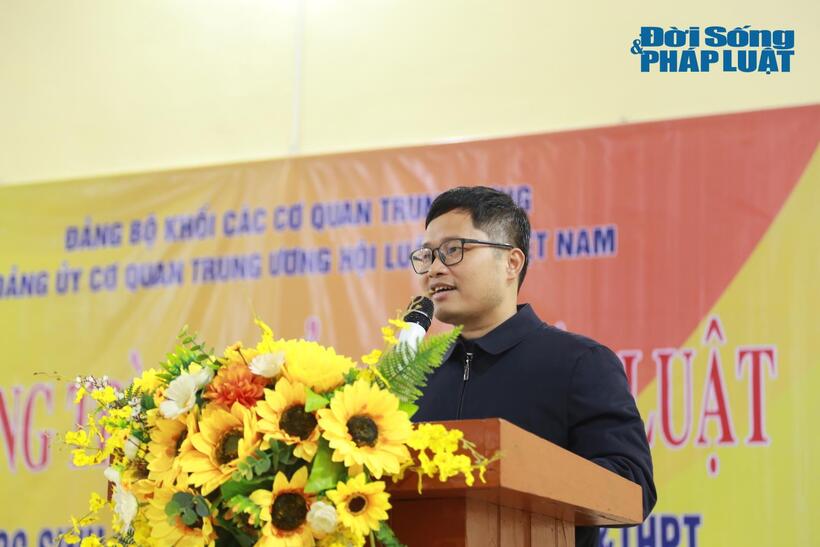 Ông Đỗ Anh Tuấn Bí thư Đảng ủy Hiệu trưởng Trường Dân tộc Nội trú THCS-THPT huyện Simacai