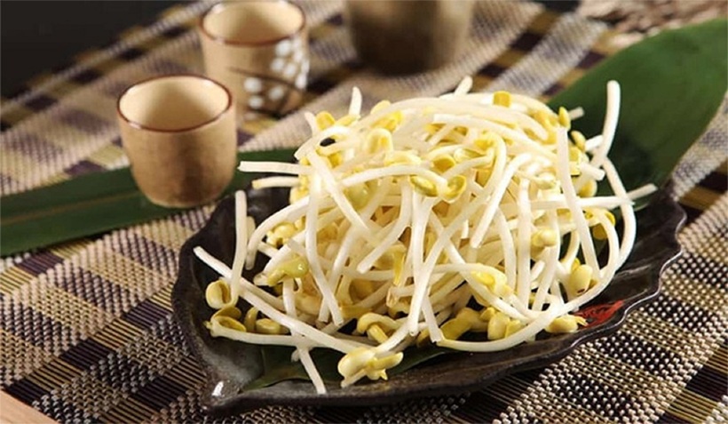 Giá đỗ là loại rau mầm giàu dinh dưỡng, chứa nhiều vitamin C, E, K, chất xơ và các khoáng chất.