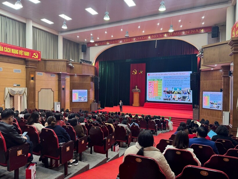 Toàn cảnh buổi tập huấn công tác tổ chức bữa ăn bán trú.