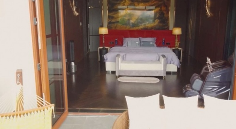 Phòng ngủ của vợ chồng Việt Hương nằm ở tầng 3, với tầm nhìn thẳng ra sông Sài Gòn.