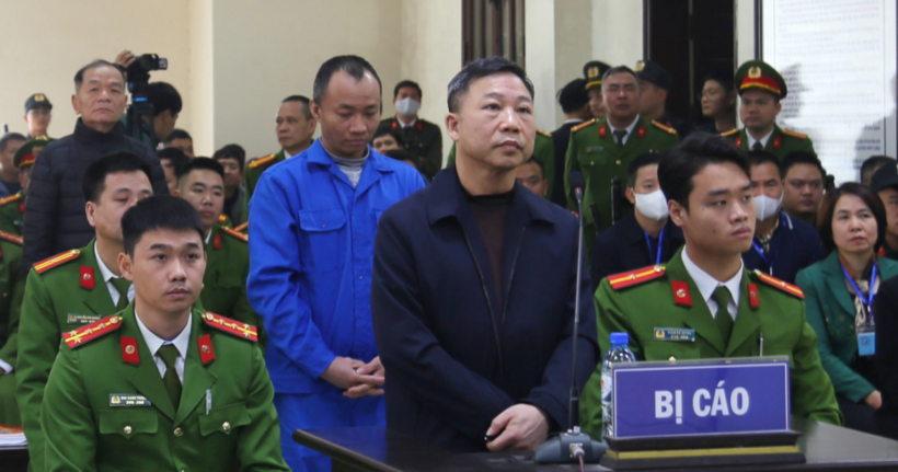 Bị cáo Lưu Bình Nhưỡng và các bị cáo tại tòa (Ảnh: Trọng Hưng).