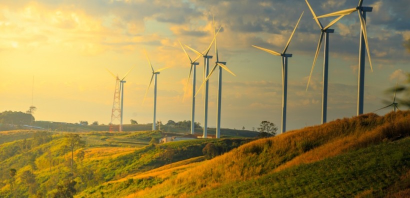 Cánh đồng điện gió Phương Mai sở hữu những trụ turbine gió khổng lồ, vươn mình giữa không gian bao la, tạo nên một khung cảnh vô cùng ấn tượng. Ảnh minh họa