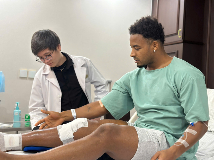 Trong 1-2 tuần đầu, Xuân Son sẽ được kiểm soát đau, kích hoạt thần kinh cơ và phục hồi khả năng di chuyển và phòng ngừa các biến chứng