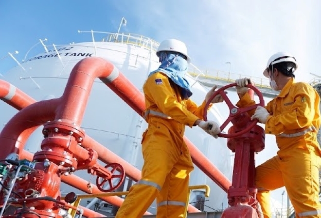 Công nhân dầu khí tiềm ẩn nhiều nguy hiểm