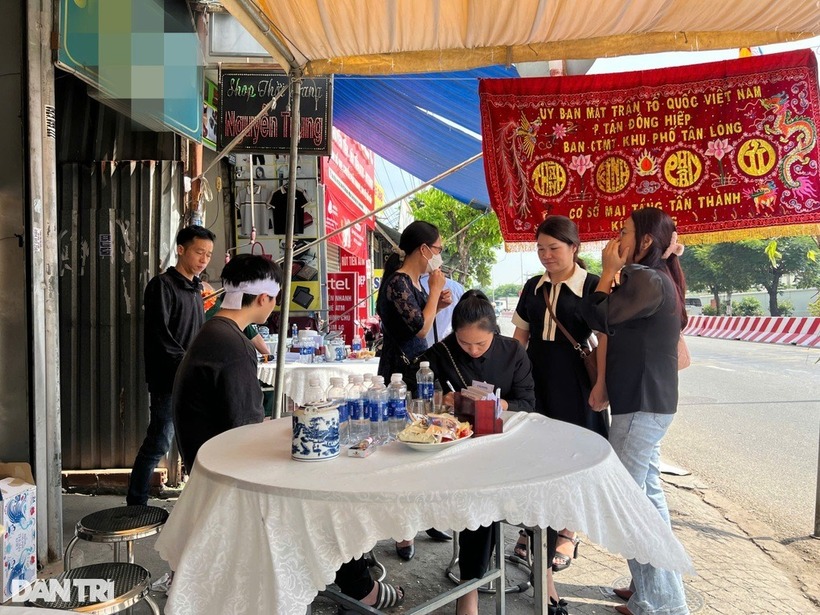 Gia đình tổ chức hậu sự cho nạn nhân. Ảnh: Dân Trí