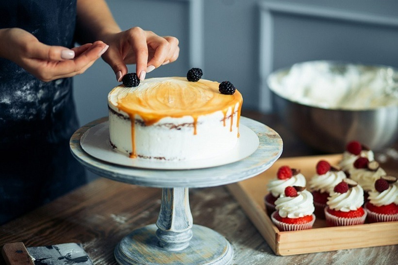 Kinh doanh bánh tự làm.