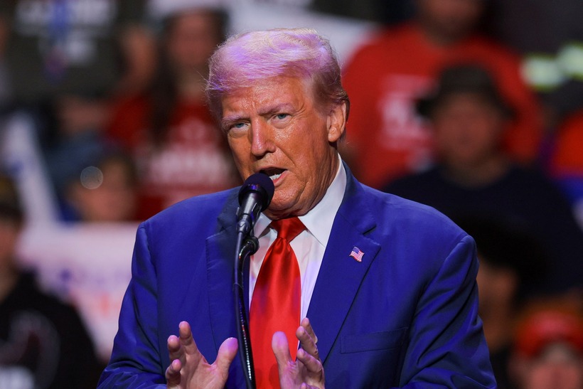 Ông Trump được cho là chưa sẵn sàng “bỏ rơi” Ukraine. Ảnh: Reuters