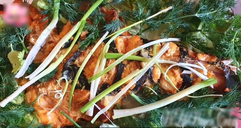 Món cá mặt quỷ nướng riềng mẻ. Ảnh: VietNamnet