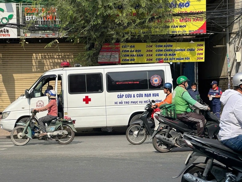 Thi thể người đàn ông được phát hiện chết bất thường trong nhà trọ trên địa bàn quận Tân Bình. (Ảnh: PLO)