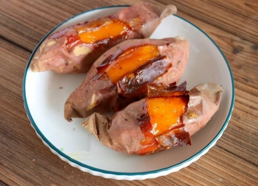 Nếu muốn khoai mềm và ra mật ngọt khi nướng thì nên mua khoai mật. Ảnh minh họa