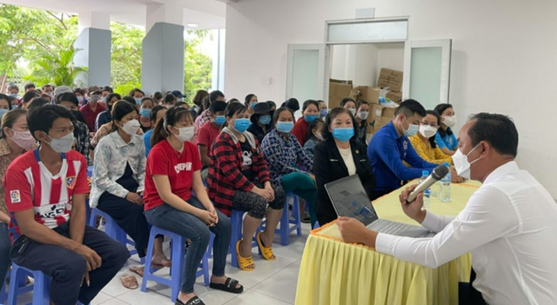 Hội Luật gia tỉnh Bình Dương tuyên truyền, phổ biến một số nội dung cơ bản của Bộ luật Lao động cho công nhân lao động ở phường Hưng Định, Tp.Thuận An.