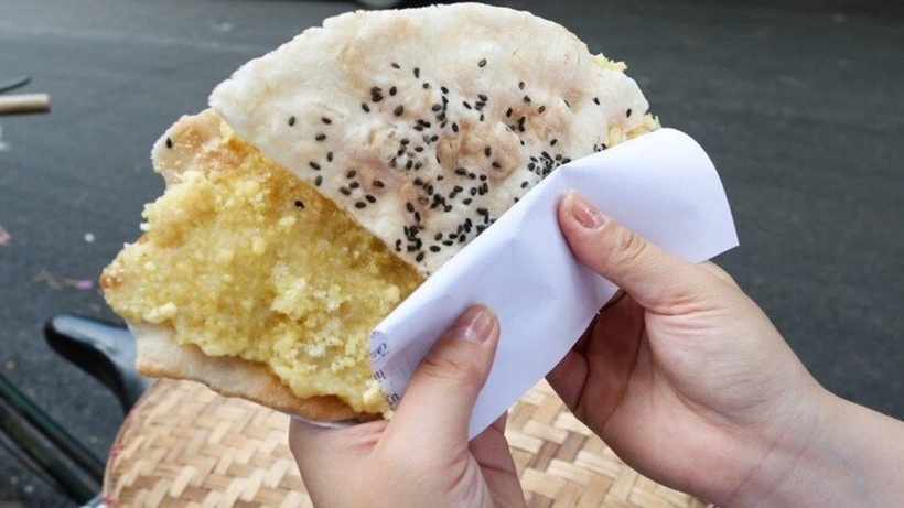 Bánh đa kê, món quà vặt giản dị mà thân thương, đã từng là một phần tuổi thơ không thể thiếu của những ai sinh ra và lớn lên ở miền quê Bắc Bộ.