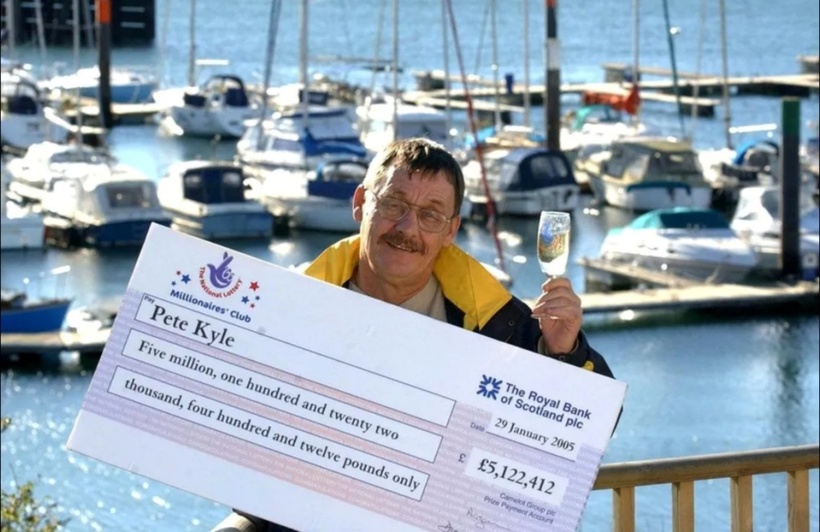 Người đàn ông thành tỷ phú nhờ trúng xổ số 5 triệu bảng Anh vào năm 2005. Ảnh: The Sun
